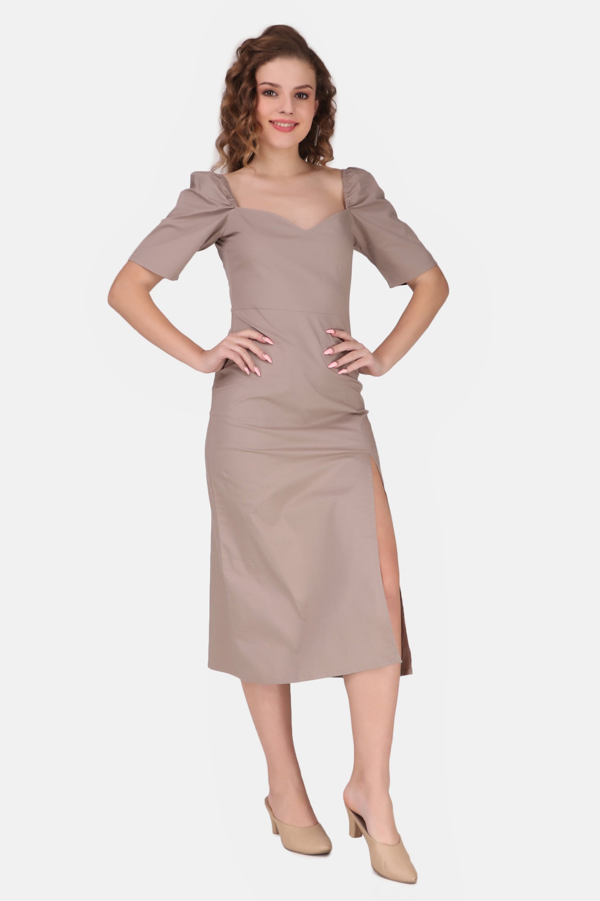 Sweetheart Midi dress - Light beige