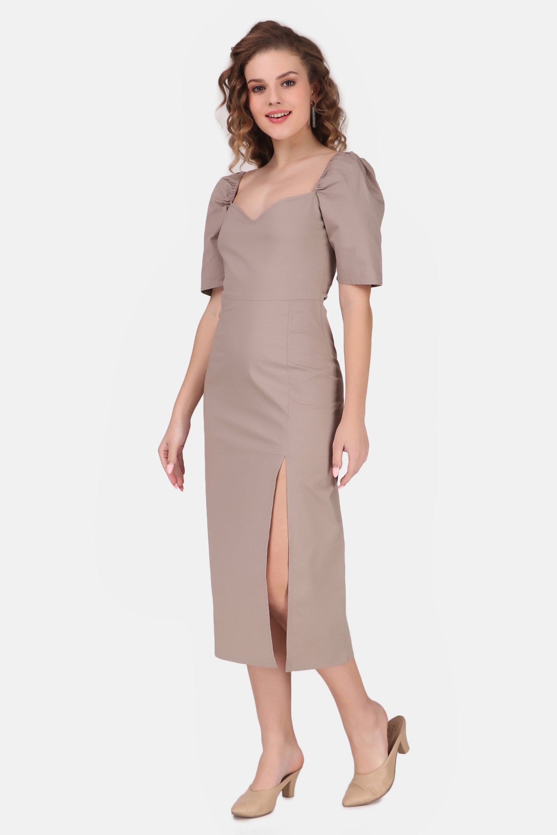 Sweetheart Midi dress - Light beige