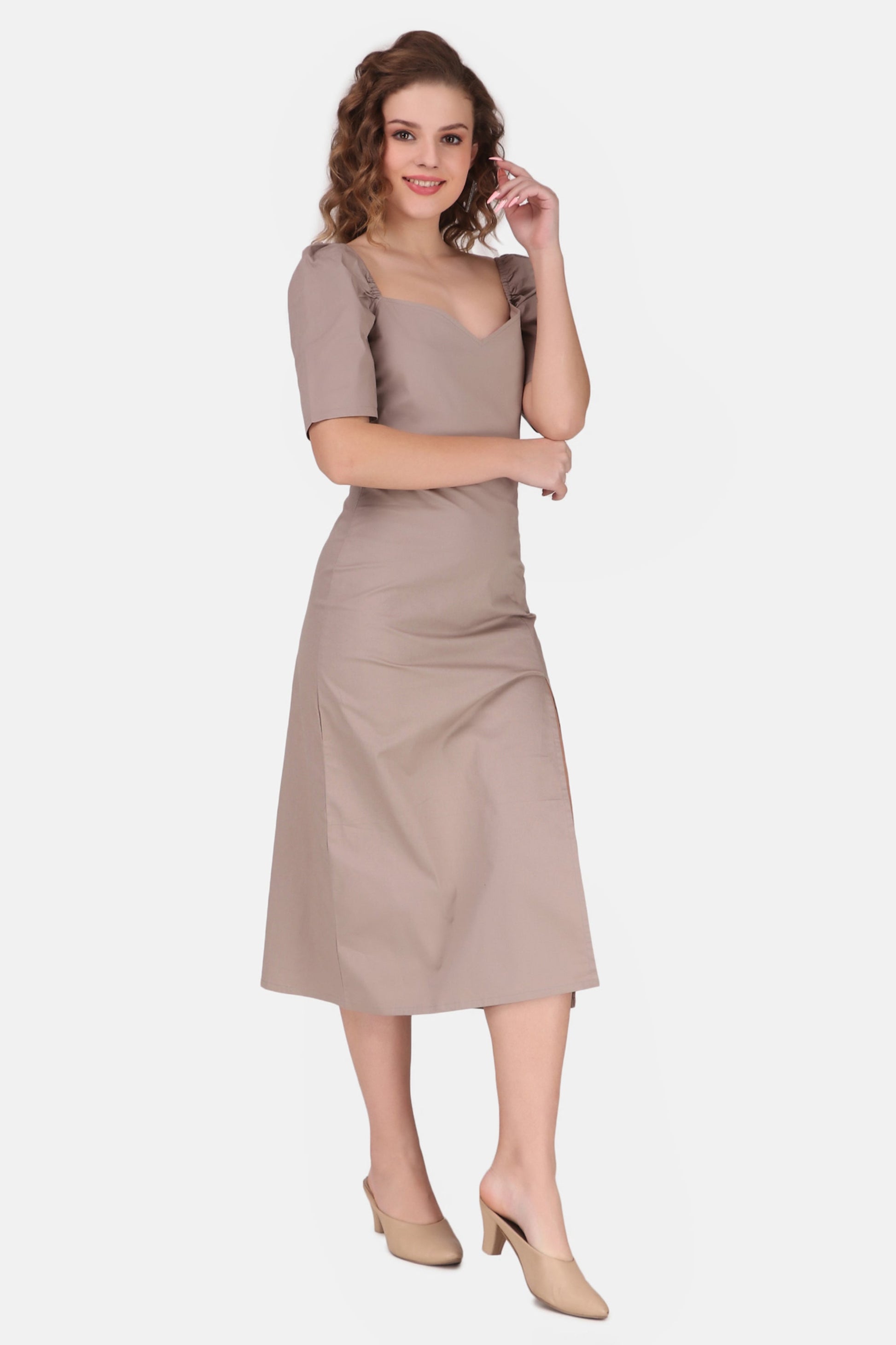 Sweetheart Midi dress - Light beige